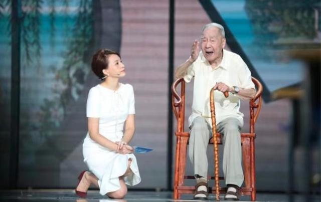 超女何洁:一场互撕的婚姻,3个孩子2个爹,她到底想要什么呢?