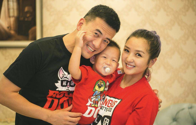 超女何洁:一场互撕的婚姻,3个孩子2个爹,她到底想要什么呢?