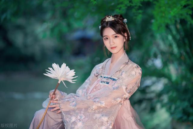 十首关于抒情演绎美丽女人的歌曲，深情温柔略带忧伤的音符世界
