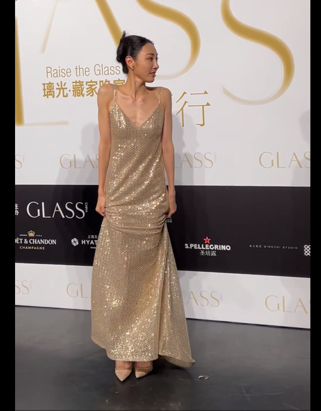 这一夜，女星红毯争春！戴169万珠宝，艳似美女蛇，浓颜系赢麻了