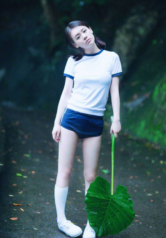 看脸好惊艳，一看全身就完蛋！这些女明星，被身材拖累的好惨