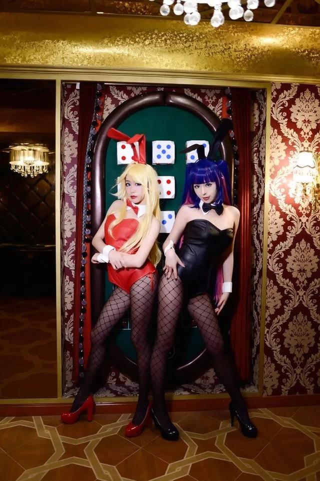 性感黑丝渔网袜 身材诱人的两位美女 吊带袜天使