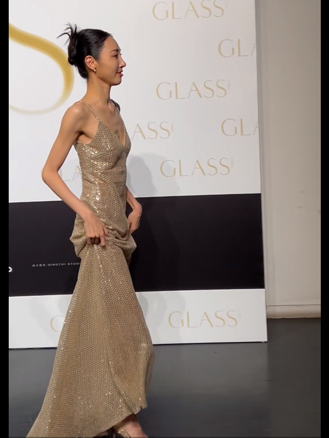 这一夜，女星红毯争春！戴169万珠宝，艳似美女蛇，浓颜系赢麻了