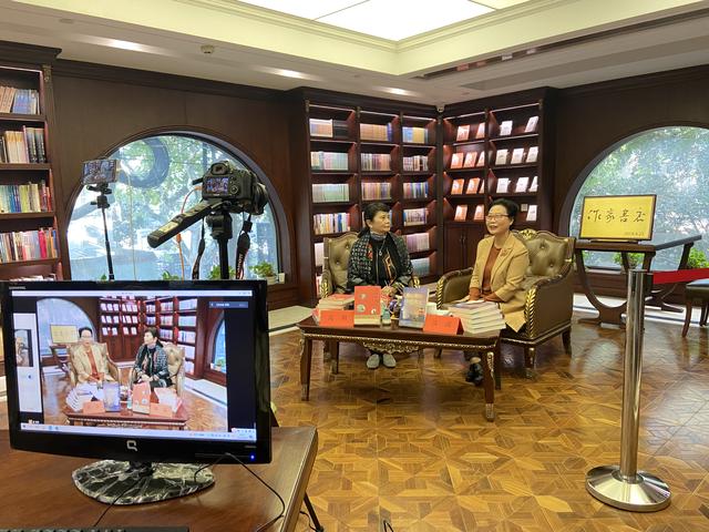 《曼哈顿的中国女人》作者周励来上海作家书店谈写作