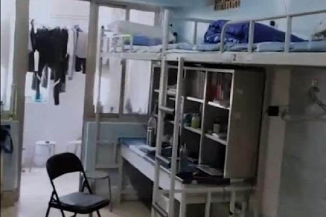 因宿舍调整，高校男生搬进原女生宿舍，自嘲住进了仙女宿舍