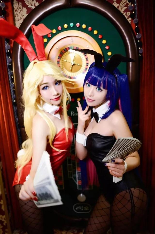 性感黑丝渔网袜 身材诱人的两位美女 吊带袜天使