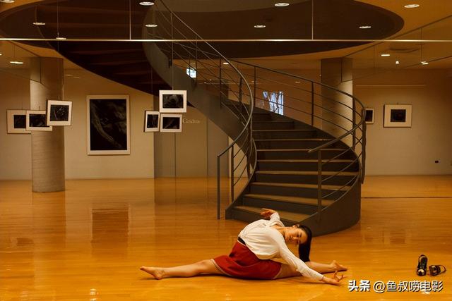 90分钟都是在拍女性身体，从白天到黄昏，摄影师乐此不疲