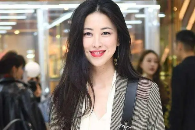 这些女星的身材告诉你：“干干瘪瘪”不叫美，珠圆玉润才更有韵味