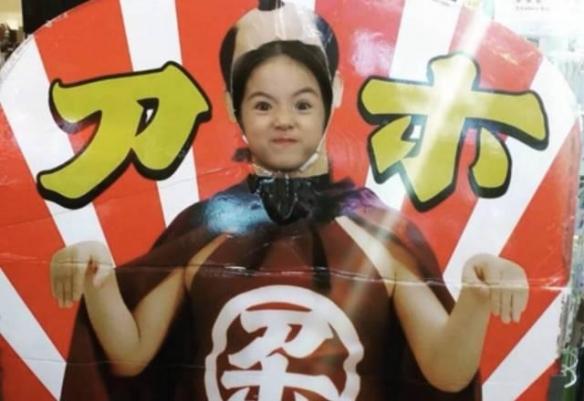 请问生这样的女儿有说明书吗?可爱混血萝莉 崔路易