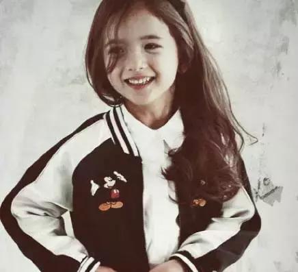 请问生这样的女儿有说明书吗?可爱混血萝莉 崔路易