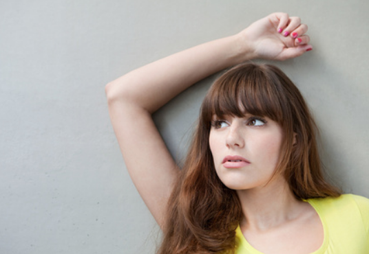 女性腋下长了一个小疙瘩，这是什么情况？别害羞，正确认识