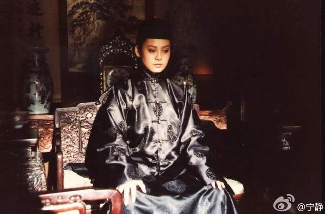 这些女星的身材告诉你：“干干瘪瘪”不叫美，珠圆玉润才更有韵味