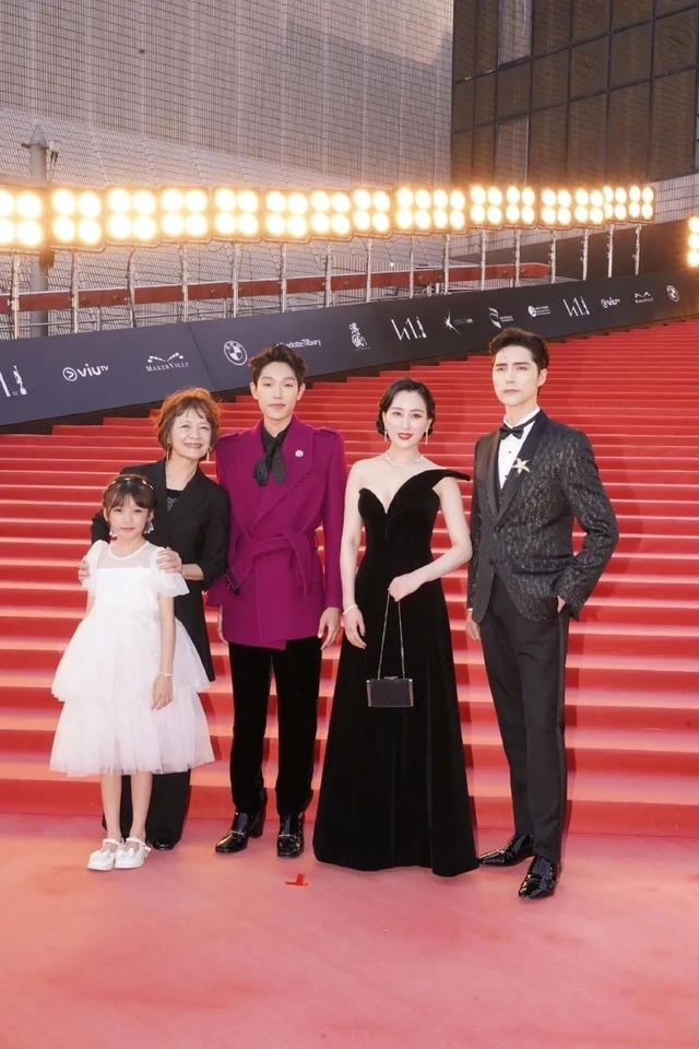 香港这一夜，港娱女星风情万种，但可惜的是，有些人太像网红了