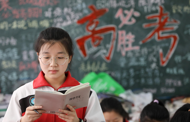 高中女生跳“智秀flower”走红，solo独自美丽，却被说成不学无术