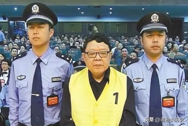 “扫黑局长”文强覆灭记：霸占警花十余年，被捕时家中发现2000万