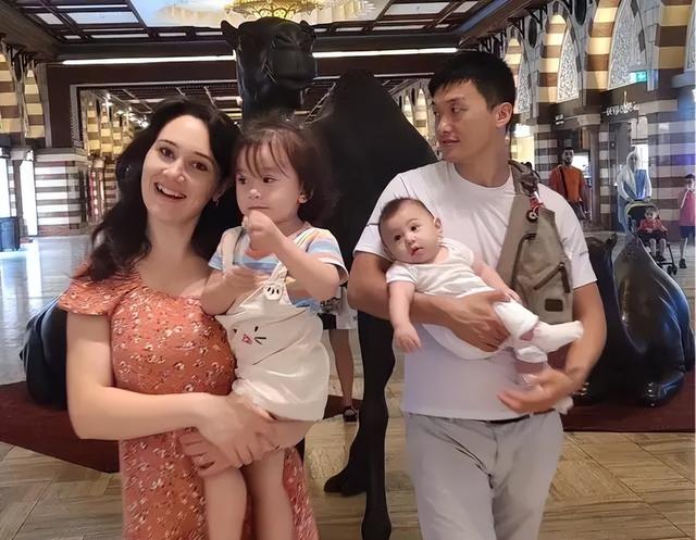 山西小伙健身邂逅亚美尼亚美女,娶回家生两个混血儿,如今怎样了