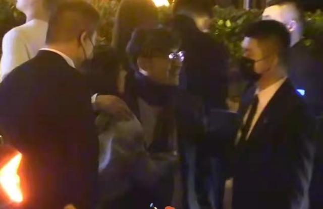 王岳伦宣布离婚后删除声明,被曝三天约会两个美女,私生活太混乱