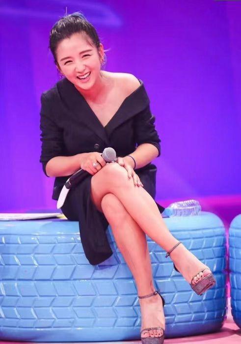 超女何洁:一场互撕的婚姻,3个孩子2个爹,她到底想要什么呢?