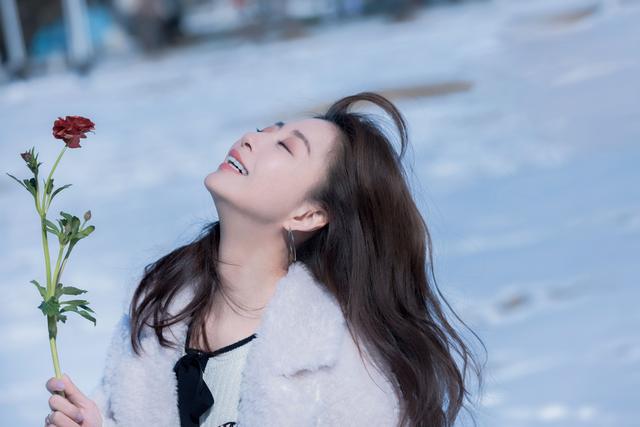 这些女星的身材告诉你：“干干瘪瘪”不叫美，珠圆玉润才更有韵味