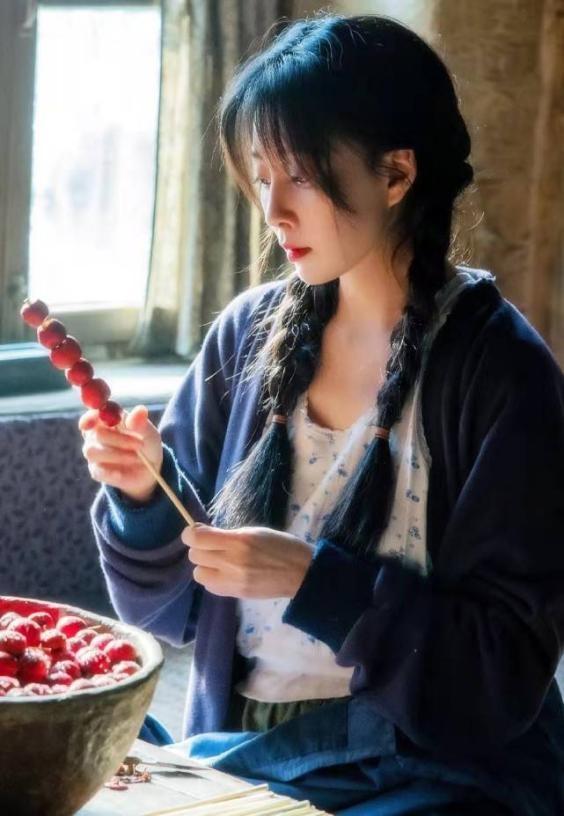 这些女星的身材告诉你：“干干瘪瘪”不叫美，珠圆玉润才更有韵味