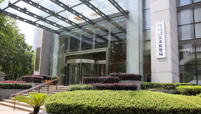 博士美女贪官张美芳：嚣张贪腐，私生活糜烂包养多名小白脸