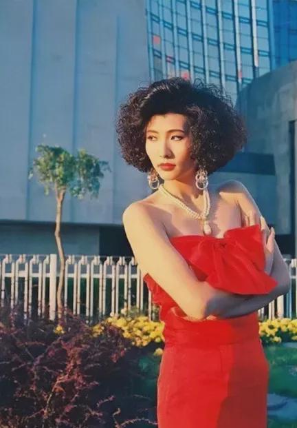 31年前内地“港姐”大赛，不露胸、屁股一样美：当年审美正常
