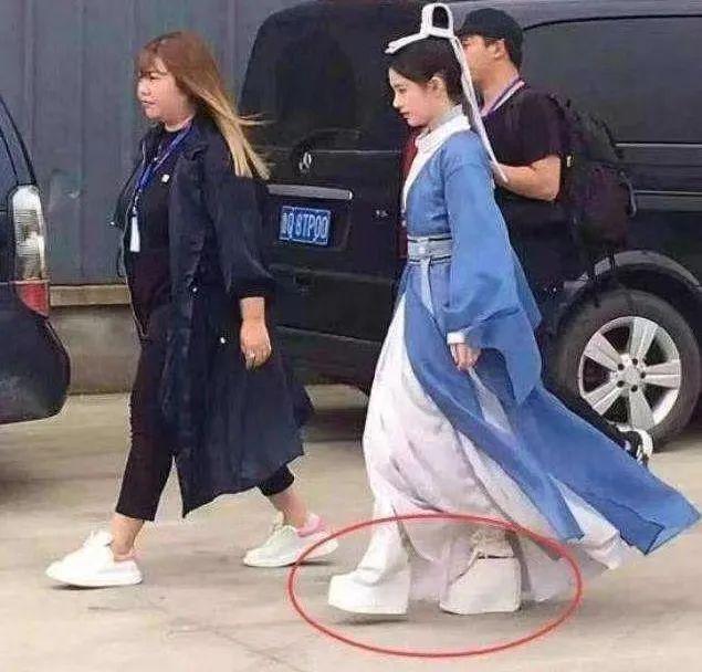 看脸好惊艳，一看全身就完蛋！这些女明星，被身材拖累的好惨