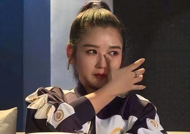 超女何洁:一场互撕的婚姻,3个孩子2个爹,她到底想要什么呢?