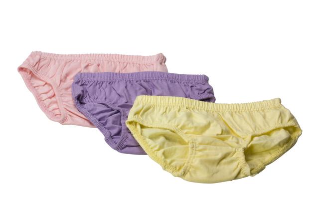 女性的内裤为何总是湿湿的，正常吗？若是这4种情况，要注意了