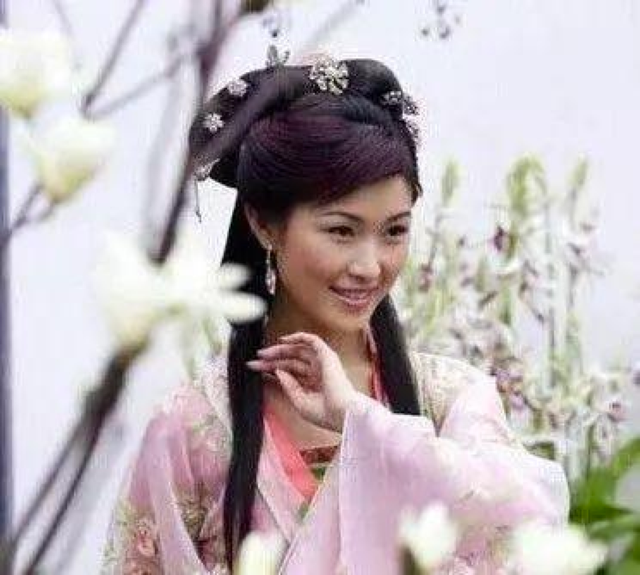 TVB前绿叶做足20年被逼走 转做网红收入丰厚！为丈夫连生三胎