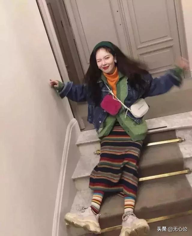 泫雅舞台上掀裙露出底裤:性感不是骚,别再露了