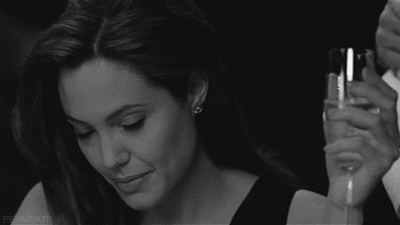 泫雅舞台上掀裙露出底裤:性感不是骚,别再露了