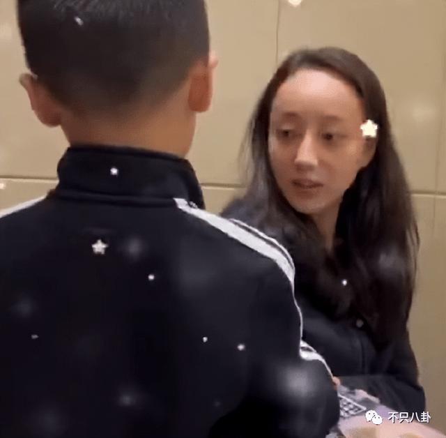 控诉前夫高新杰婚内孕期出轨女演员？但张君竹自己好像也挺吓人啊