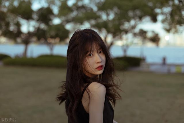 十首关于抒情演绎美丽女人的歌曲，深情温柔略带忧伤的音符世界