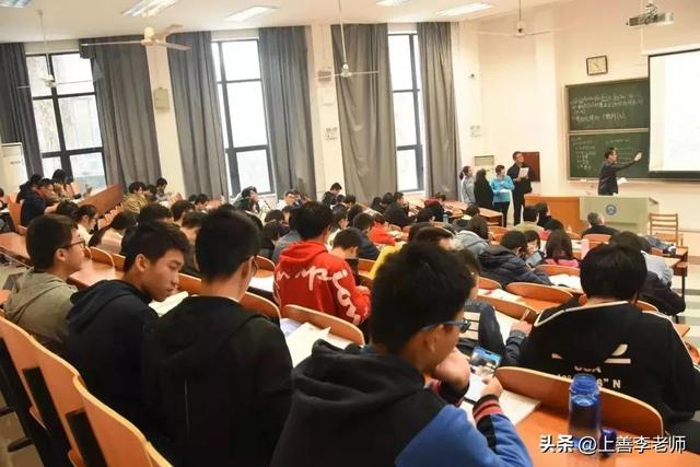 孩子成绩中游，又想提高学历找份好工作？选择什么专业？