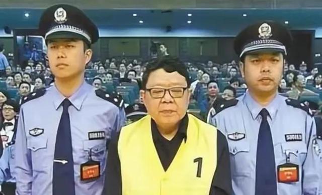 “打黑局长”文强覆灭记:强奸未成年少女,玩弄女明星,判死刑
