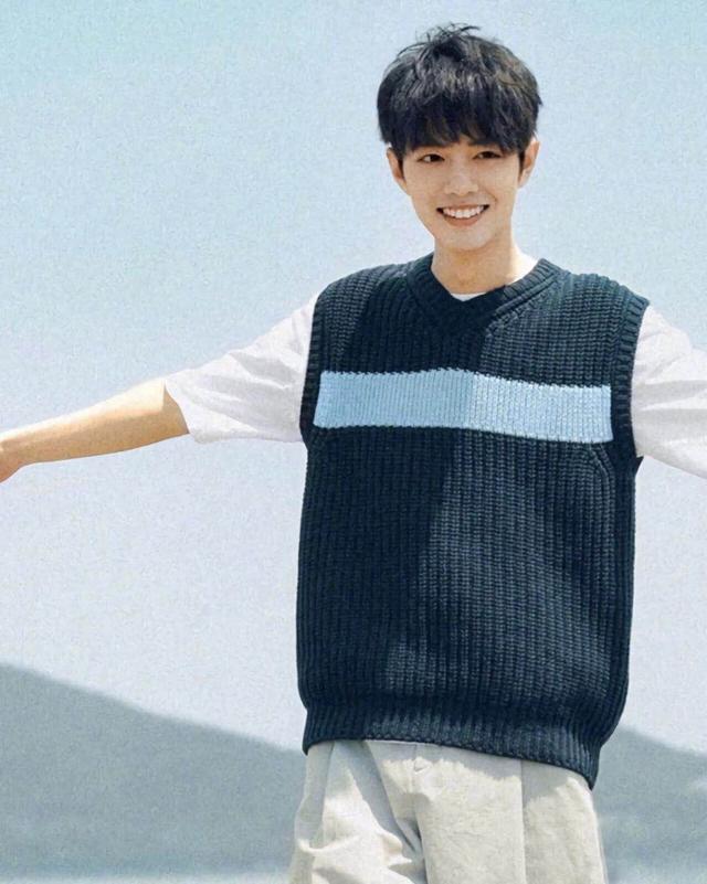 这背心神奇了，别的衣服最多不挑身材，它连性别都不挑，男女通杀