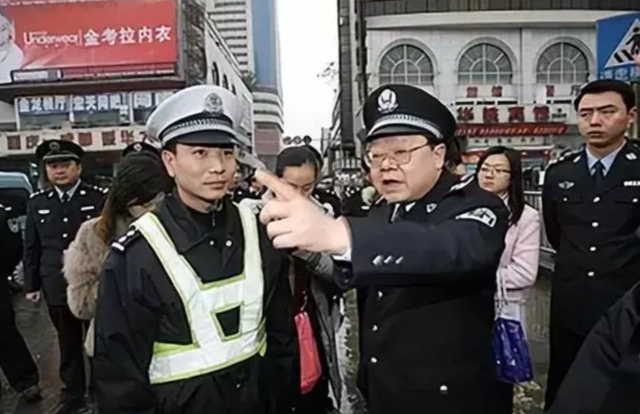 “打黑局长”文强覆灭记:强奸未成年少女,玩弄女明星,判死刑