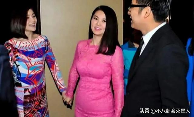 当胖女星穿紧身裙，太过丰满，肥肉都被勒出来了