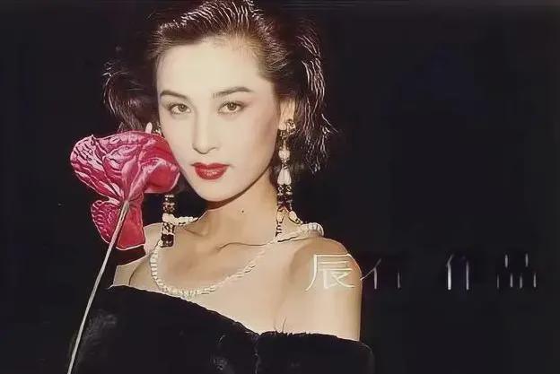 31年前内地“港姐”大赛，不露胸、屁股一样美：当年审美正常
