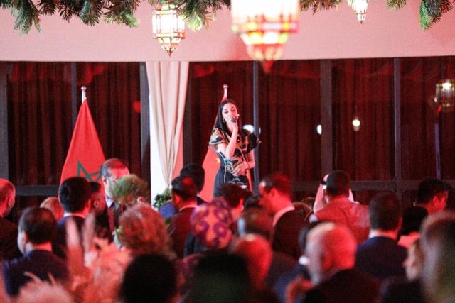 摩洛哥姑娘受邀到大使馆演唱：备受鼓舞，祝中国朋友国庆快乐
