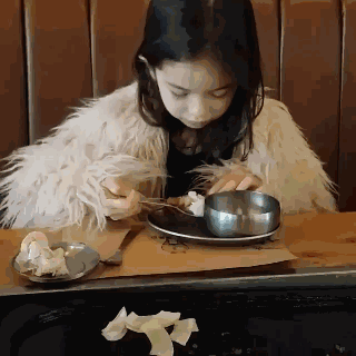 请问生这样的女儿有说明书吗?可爱混血萝莉 崔路易