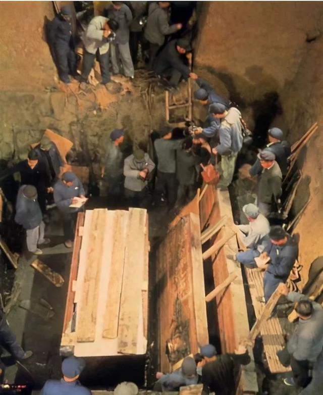 湖南挖出一座道教古墓，墓中出土神秘女子，尸体历经千年不腐