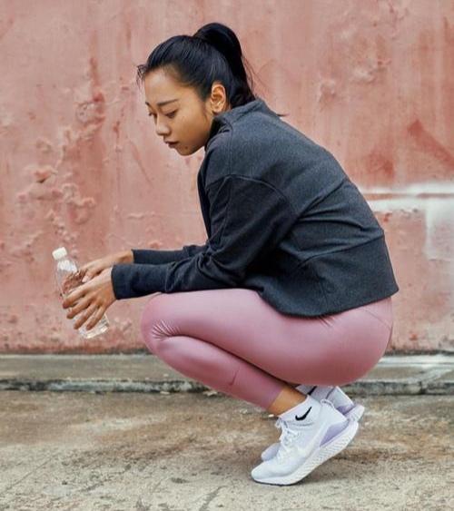 23岁短跑女神葛曼棋，为何比赛用布遮掩腰部？私密纹身是只梅花鹿