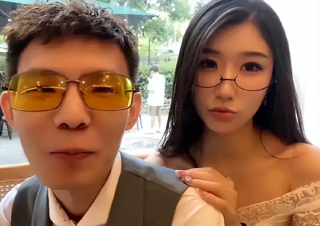 全场最矮的男人魅力有多大？张嘉文被美女“玩弄”，网友羡慕死了