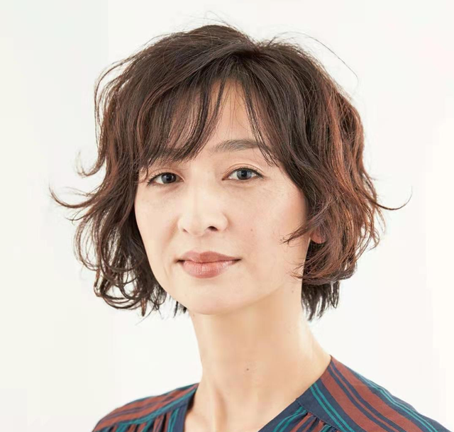 三四十岁以后女人，头发稀疏，建议烫这3种短发发型，洋气显发量