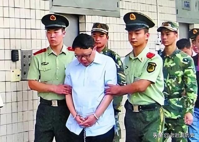 “扫黑局长”文强覆灭记：霸占警花十余年，被捕时家中发现2000万