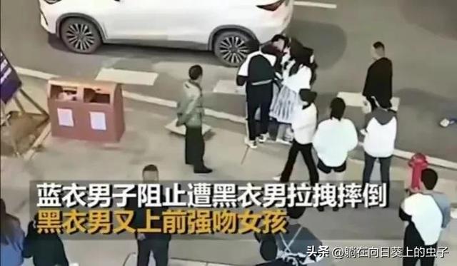 太嚣张，湖南一流氓秃头男当街强吻女子不成，踹飞女子仍殴打不止