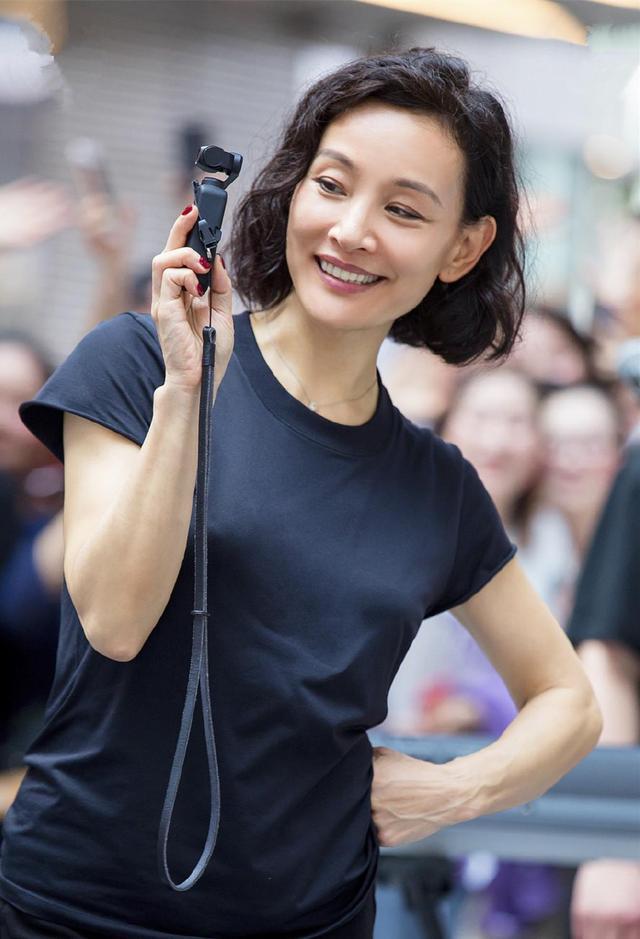 三四十岁以后女人，头发稀疏，建议烫这3种短发发型，洋气显发量