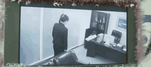 喜欢装柔弱的心机女肆意玩弄同事,怨屋本铺